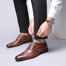 Load image into Gallery viewer, New Arrival Retro Bullock Design Men Classic Business Formal Shoes