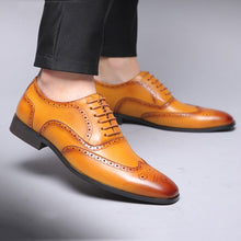 Load image into Gallery viewer, New Arrival Retro Bullock Design Men Classic Business Formal Shoes