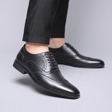 Load image into Gallery viewer, New Arrival Retro Bullock Design Men Classic Business Formal Shoes